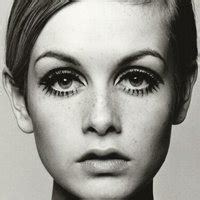 Mar 10, 2021 · Seventeen-year-old Twiggy (born Lesley Hornby) was dubbed ‘The Face of ‘66’ by the London media and, for the next four years, was the world’s most sought-after model. Her slim, androgynous look, charm and wit shook the snobbery out of fashion, making it an integral part of the Swinging London scene. Ingrid Jensen, PKM’s fashion expert ... 